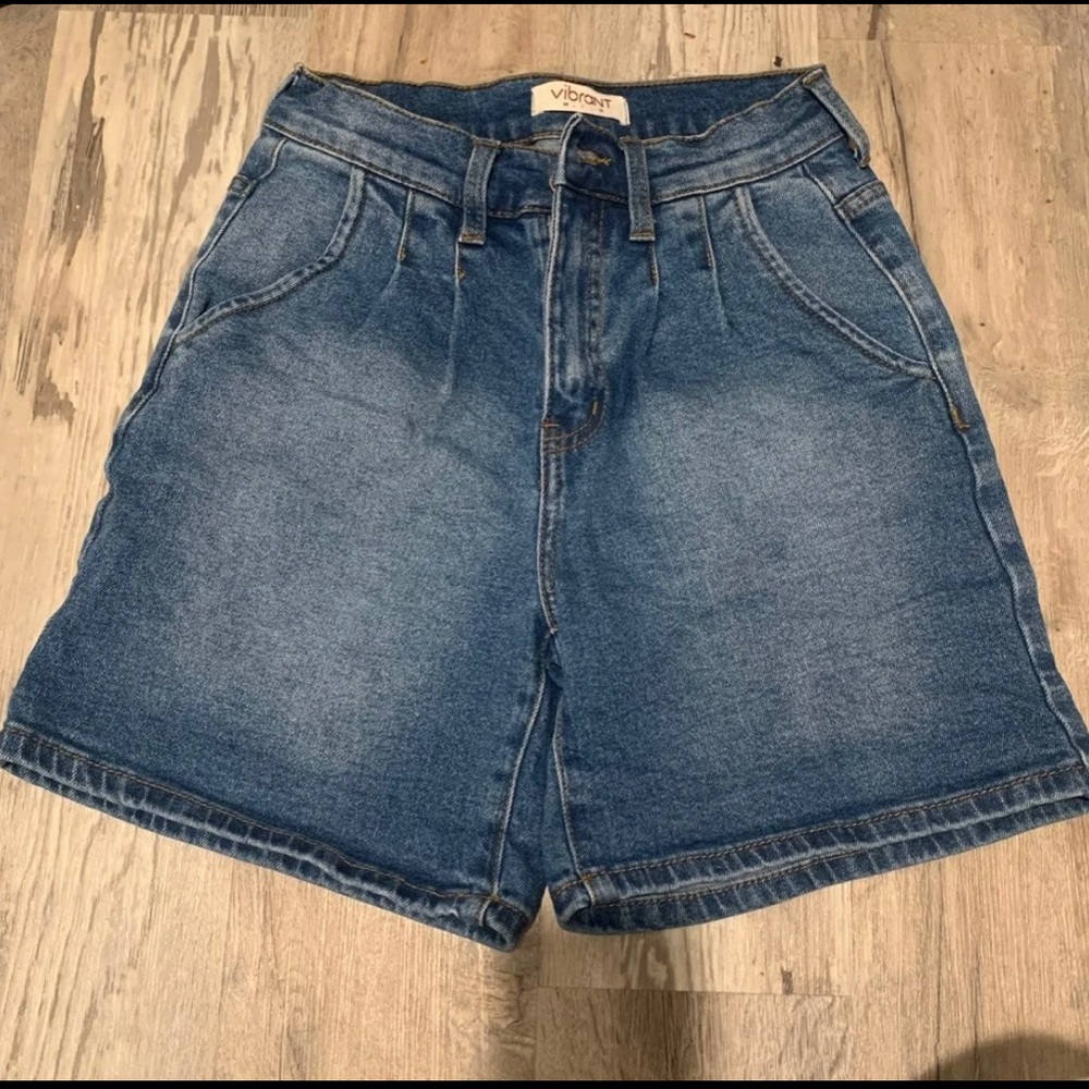 Denim shorts (mom style)